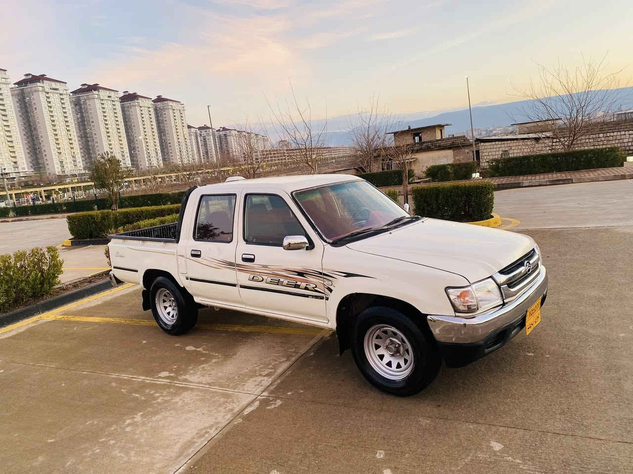 دير مۆدیل ٢٠٠٨
سەنەوی تا ٢٠٠٨ تازەیە
بۆیاخی نییە زۆر باک و جوان ماوەتەوە جواتایەی تازەیە  ماشاأللە زۆر جایزە ٢٠٠ هه زار رۆشتەوە  نرخی ٥٨ گەڵا 
***********
***********
