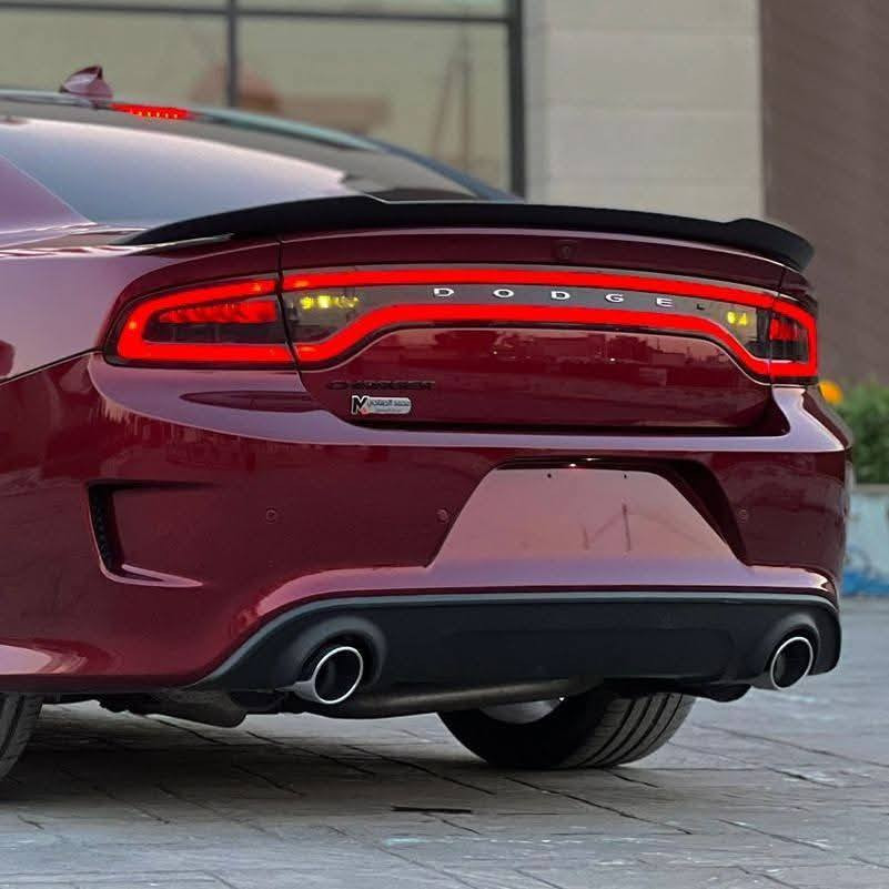 دوج جارجر سكات باك 
*Dodge Charger (Scat Pack)
الموديل : (2022)
المحرك : SRT . V8 . 6.4L .
العداد : (22.000).
اللون : كرزي 
الرقم : بغداد مشروع وطني
المواصفات فول (1/1) رادار امامي  

(حادث السياره فقط التاير الامامي طاك وصايره رصعه بجاملغ الامامي وبدلته لون (*كفاله عامه لا صبغ ولا بارد ولا شخط) وصور الحادث موضحه بالمنشور)
(عليهه طبقه نانو سيراميك حمايه من الخدوش ضمان 5 سنوات يم مركز BLACK DETAIL)

مكاني بغداد/هاتف(***********).
