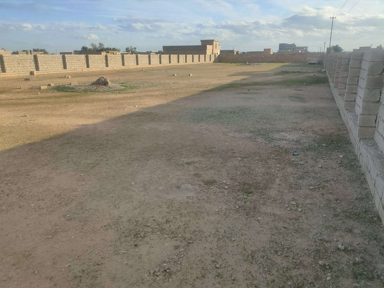 للبيع او مرواسة مع سيارة
قطعة الارض مساحة 2000 م 
خلف مستشفى الحسين  
***********
