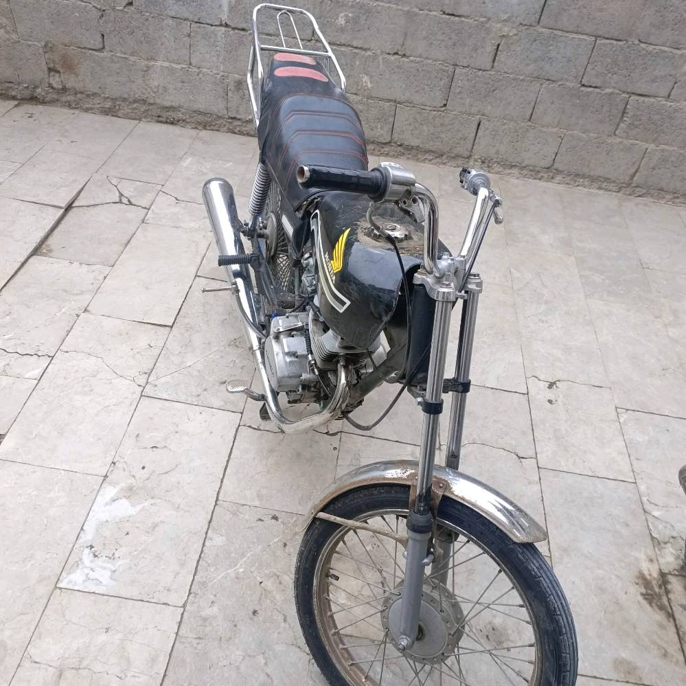 السلام عليكم دراجه اربعه اكير كلك دراجه حلوه او ما بيهة شي السعر 250 المكان كربلاء  حي غدير الرقم للستفسار ***********