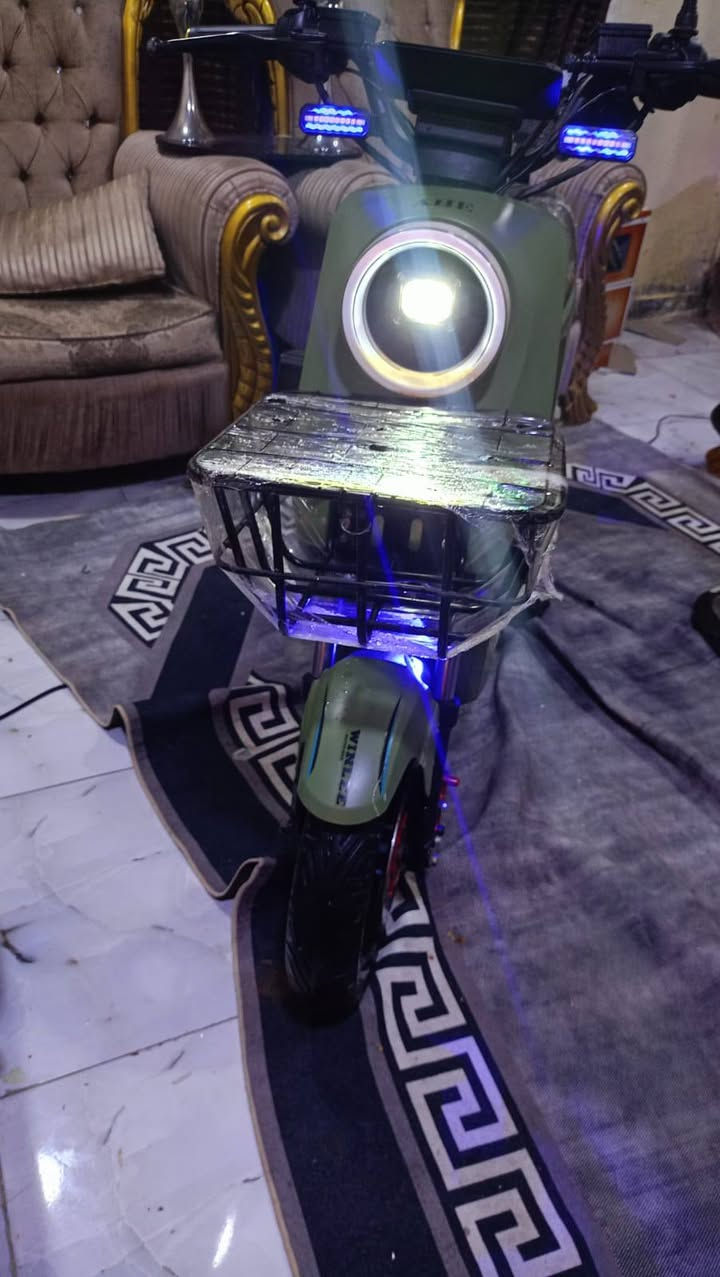 دراجه ار9 الون زيتوني مديل 2025كلش نظيفه سريعه كامله بطاريات جدد حجم 32ولي غراظها كلهن موجودات كلها على لبلاد ما مستخدمه هواي سعر440العنوان بصره نواب ظباط مقابل مستشفى العسكري ***********
