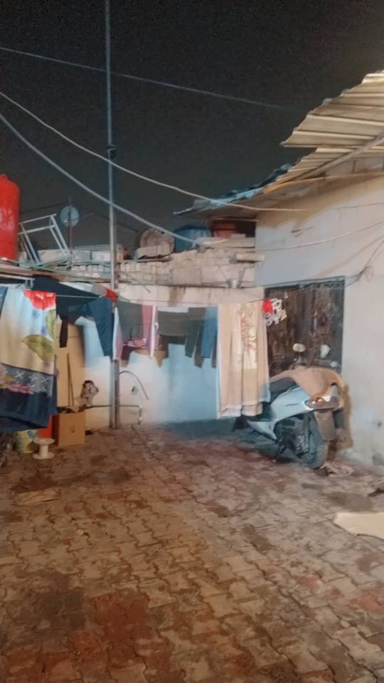 بيت للبيع 170متر وبي قرفتين وصاله وصتقبال وحمام داخلي صحيات وحوش كبير مطبخ لسعر 25مليون وبي مجال للتواصل على هذ رقم *********** البصرة, العراق
