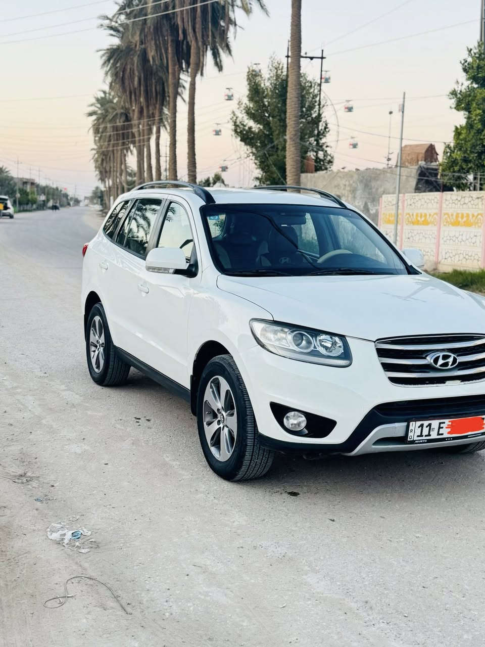 سلام عليكم مرخصت لادمن سنتافيا 2012 رقم بغداد دولي بسمي خليجيه بيه صبغ باب فقط والسونار مرفق بلمنشور 
مكينه 3500  مكفوله من الفتح كير حداديه تخم تاير تبريد ثلج 
سياره جاهز من كلشي 
مكينه 6 سلندر 
تبريد 3 قطع 
7 راكب 
ويلكب كروم 
السعر 145 وبيه مجال بسيط 
مكاني بابل 

***********
