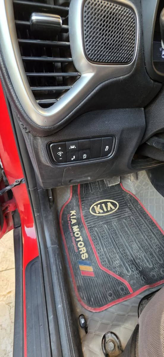 🔥 للبيع | كيا صول 2020 🔥
🚗 نظيفة جدًا – استعمال شخصي ومرتبة
📍 اللون: أحمر جذاب ❤️
⚙️ المواصفات:
محرك 2.0 لتر قوي 💪
147 حصان
قير أوتوماتيك CVT
سبورت رياضي
🛡️ الأمان:
مانع انزلاق
نظام ثبات
رادارات أمامي وخلفي
كاميرا خلفية
📱 الإضافات:
شاشة + بلوتوث
Apple CarPlay + Android Auto
حساسات
مثبت سرعة (حسب الفئة)
❄️ الراحة:
مكيف بارد ❄️
داخلية مرتبة ونظيفة
سيارة مريحة واقتصادية
📌 ملاحظات:
السيارة ما تحتاج ولا فلس 🔧
فحص كامل وجاهزة للاستخدام
اقتصادية بالبنزين ومناسبة للمدينة
💰 السعر: مناسب وقابل للتفاوض للجادين فقط
١٣٥ ورقة قابل للتفاوض للاستفسار الاتصال على الرقم ***********
