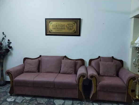 سلام عليكم حبايب تخم نظيف 10 مقاعد 
السعر 300 
المكان شعب 
***********
