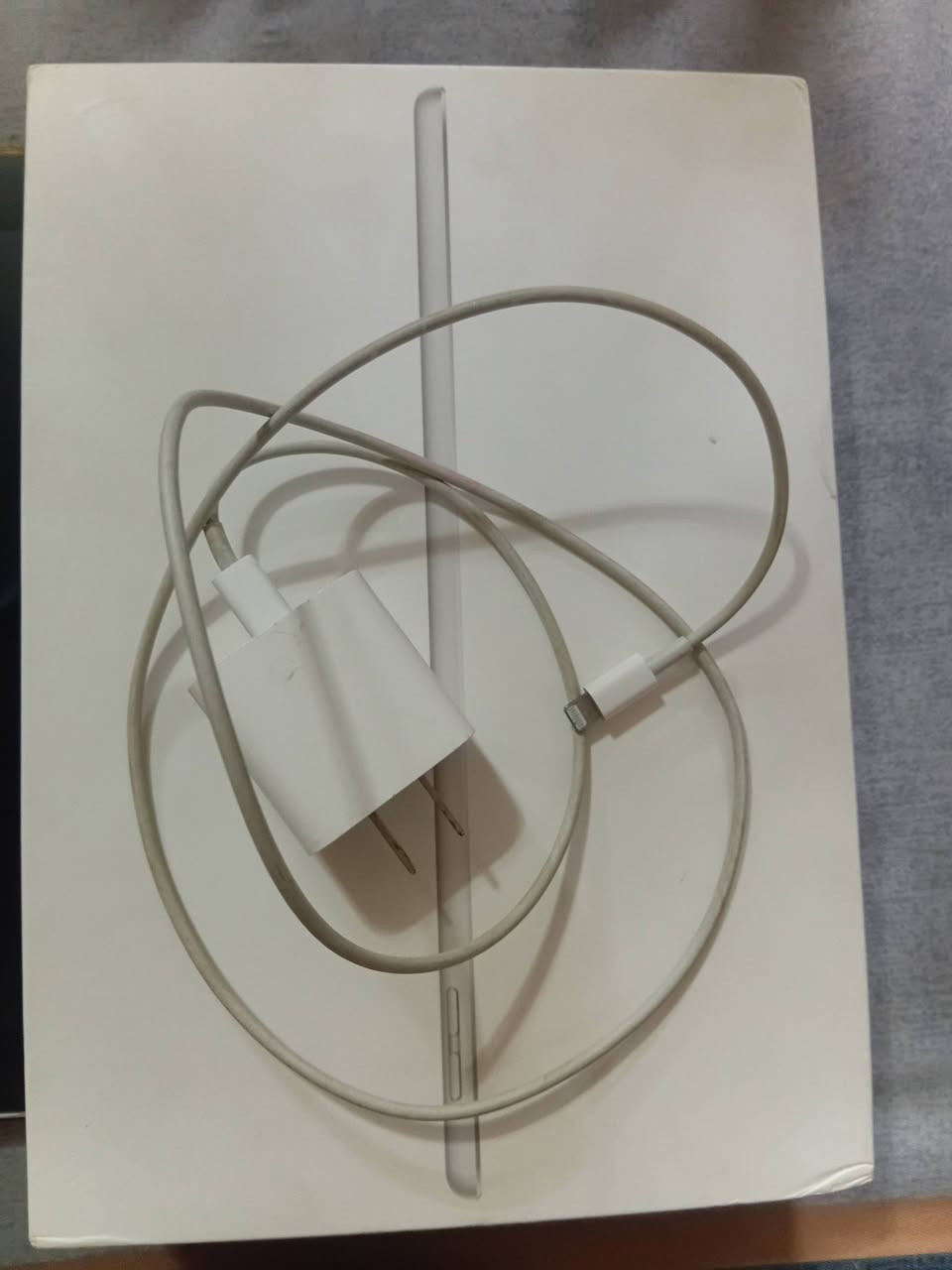 سلام عليكم ايباد  9  للبيع ويا كارتونه وشاحنه مكاني بغداد الامين رايده ب 250 وبي مجال قليل ***********
