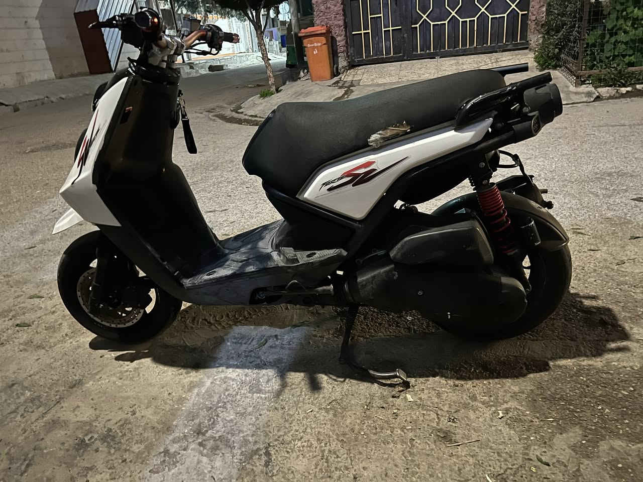 سلام عليكم دراجه سكنس جبلي للبيع دراجه نضيفه مكفوله كفاله عامه مكينه خرسه نكره بأي وقت مكان بعقويه قرب سجن الاصلاحي 
السعر 900بيها مجال 
الرقم :***********
