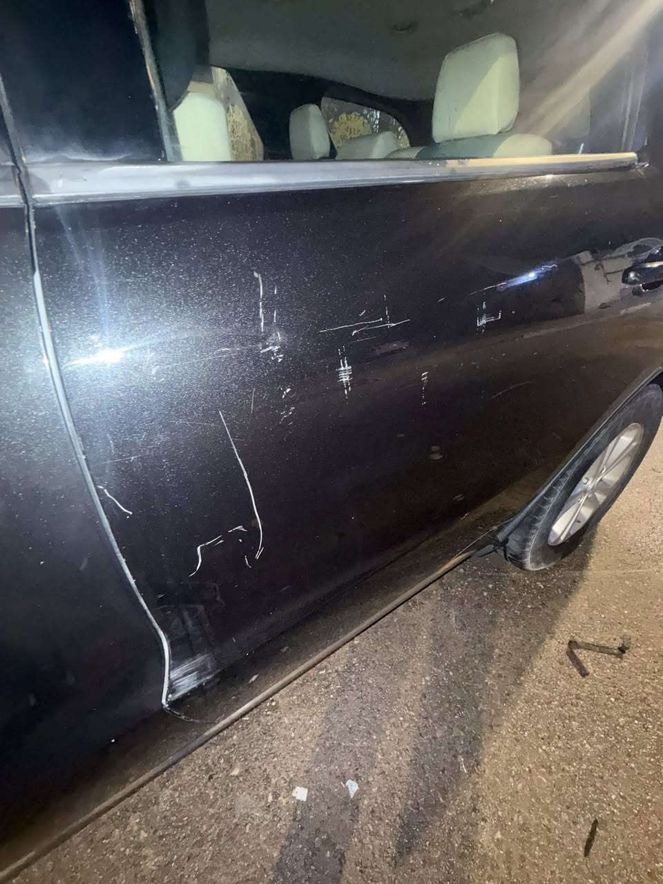 دوج دورنگو 11 السياره نضيفه وارد امريكي حاثها جانبي باب السايق مبدل ومصبوغ وباب الورا هم مبدل  بس مو حادث صار بي خياس واكو تكحيلات بالقماره اثر جراد وباب الوره الراكب بي صبغ ربع الباقي كفاله كلشي مابيها السياره محرك وكير جدد مصار هواي من شادهن مواصفات الدرنكو معرفه ميحتاج نعدد السعر ١٥٤ وبي مجال وبالنسبه للكشنات مخمل بس مدوشمها وتكدر تشيل الدوشمه ***********
