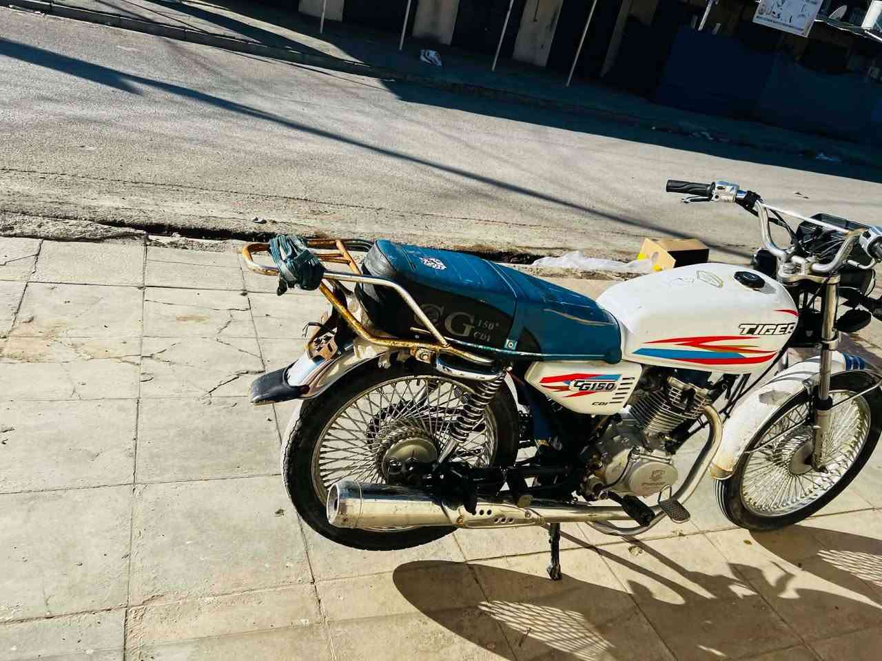موطور للبيع اربعه كير
موديل ٢١ 

محرك مفتوح كهربائياته شغاله 

السعر ٣٠٠ وبي مجال 

اتصل ***********

ناحيه الزاب
