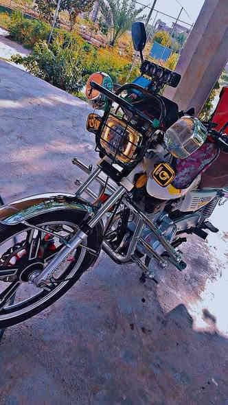 السلام وعليكم للبيع ماطور سيفان خمسه كير كله شرط  موديل ٢٣ السعر ٤٧٥ أوبي مجال بسيط  مكفول مامفتوح شرط فول الفول التصال برقم أو واتساب المكان العلم سمره ***********
