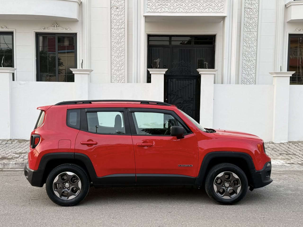 سيارة جيب رنكد امريكي 2017 
شرط كير محرك مكفوله صدر امامي خلفي جاهزها اربعه تايرات جددت ماشيه 66 سنويه وارقام جديده تحويل مباشر ضرر سطحي مرفق مع صوره بدون دواخل سعر 119 
***********
