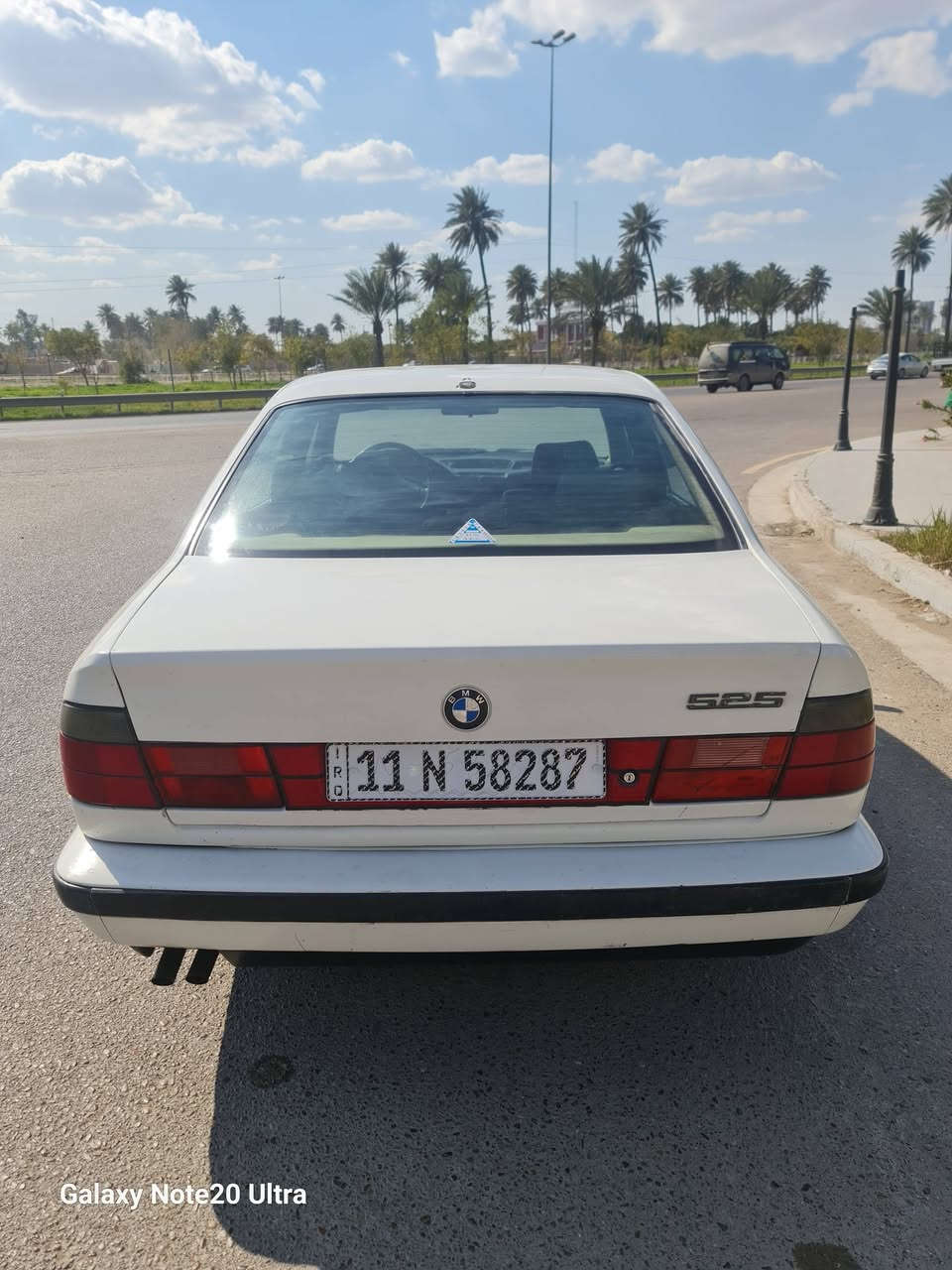 سلام عليكم 
Bmw 525i 1991 
رقم بغداد انكليزي بأسمي تحويل مباشر 
محرك مسكر عدل كير الماني 
ويل كب وتخم تاير جديد 
داخل جلد 
سلايت روف 
بجم عريض 
سعر السياره 57 وبيها مجال 
***********
