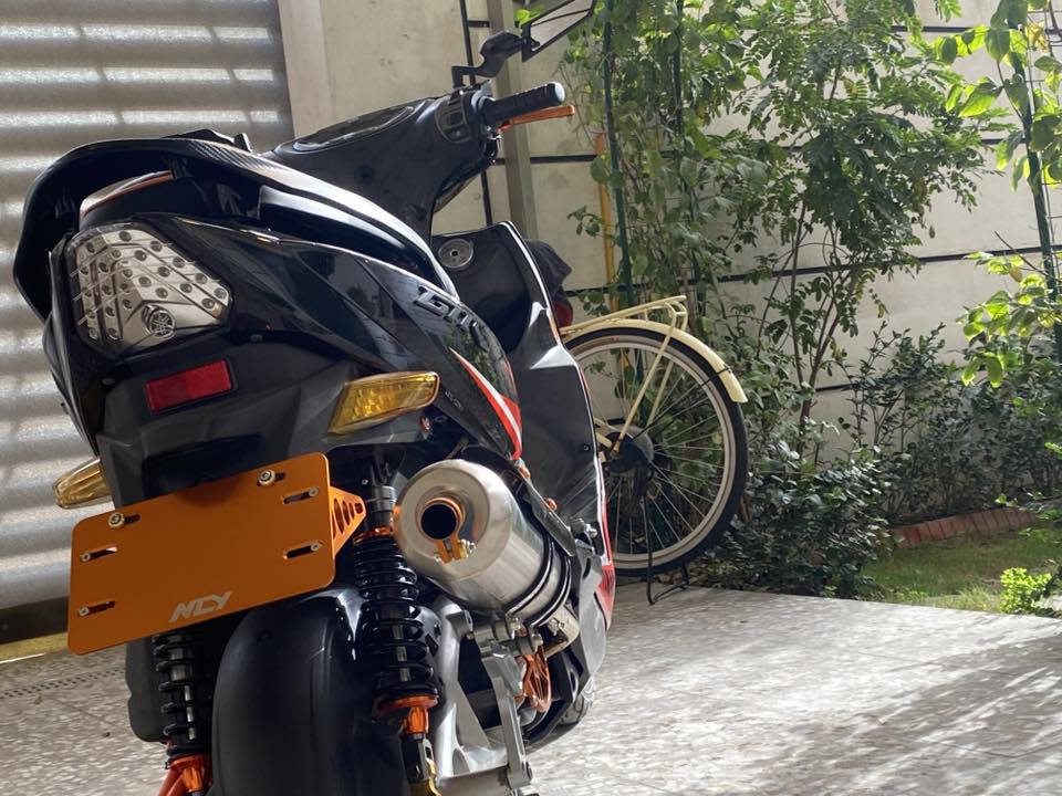 سلام عليكم
دراجة GTR للبيع 
الدراجة مزودة تزويد خارجي 
المكينة بلادية شرط الفحص والنعومة 
كلجات بلادية جويتر نوزل باقي السوالف الي متعلقه بالمكينة كلها بلادية وما ملعوب بيها + ظفيرة بلادية زلغ ما بيها شرط الفحص 
شلعة رهيبة متحتاج كلجات رياضي أصلا تجي وتشوف بعينك ومعدل فوق ال 110 شرط
التزويد الي عليها :
صالنصة بوري عدل واقية كاربون ألياف
قبق فلاوين NCY
قطرة دهن NCY
قطرة اكسل KS
قبق شاصي KS
تعلاكة NCY
قاعده رقم NCY
يدات بريك NCY
كبات كاعيه KS
قفيص صالنصة RGS
فراك بريك رياضي NCY
دبلات خلفي رياضي 
صوندات رياضي مشمشي
ستاند رياضي صفح
براغي رياضي 
مرايات شبح رياضي 
تعلاوة دبل رياضي 
 _________
ملاحظة أخرى :
الدراجة كفراتها بلادية ختم واحد ويه المكينة و الدراجة عليها تغليف بعض المناطق وهي : 
السبايدر كاربون فايبر 
الكصه كاربون فايبر 
لزكات بلادية جي تي ار 
ترايش مغلفة لون احمر
اشاير امامي خلفي تغليف 
لون برتقالي فاتح 
مازدة مضلله
قبق كلجات تغليف كلمة YAMAHA فقط 
قبق بانزين تغليف برتقالي
ملاحظة :الكفرات بلادية والترايش والاشاير كلها بلادية بس مغلف جمالية لان الدراجة لونها اسود بالأصل متجي بيها لزكات تريد تشلعه ترجعها بلادي او تخليها بقت يمك + الويالة مصبوغة جمالية 
————-
ملاحظة أخرى الدراجة غراضها البلادية كلها موجودة و تأخذها ويه الدراجة وأوراقها كاملة بيها أوراق مزاد الدراجة و شوكت دخلت والدراجة معتني بيها من كل النواحي من ناحية دهن امزويل و البانزين المحسن 
________
 السعر : مليون و 650الف وبيها مجال للطيبين . الدراجة تسوه اكثر تجي وتشوفها واهل الخبرة يعرفون سعر المزود 
للاستفسار ***********
العنوان بغداد الشعب
