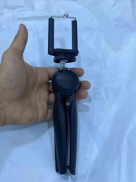 السلام  عليكم للبيع كامرة
سبورت  غير مستعمله 
وآي فآي (wi fi ) 
ضد الماء (للغوص او السباحه )
فول ULTRA HD  بدقة 1080P  
وبجودة فيديو 4K حقيقي
 بيها أنماط متعدده من الاعدادات 
نمط السبورت ونمط السياره وغيرها
السعر ( 100 الف )وبيها مجال بسيط
للتواصل على هذا الرقم 
***********
