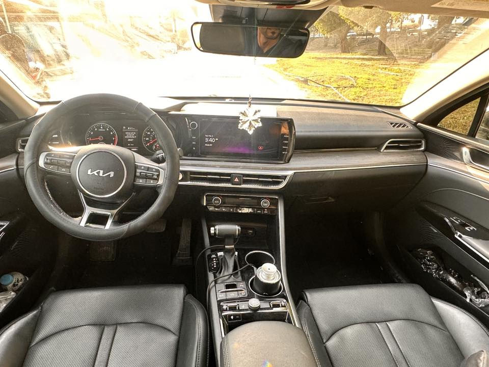 السلام عليكم
K5   EX للبيع 
ماشية 11 ميل 
فول مواصفات 
بصمات عدد 2 
1.6 T 

والحادث مثل مموضح بالصورة 
السيارة داخلة بكتاب شهداء والوكالة بأسمي  
للاستفسار على الرقم
***********
