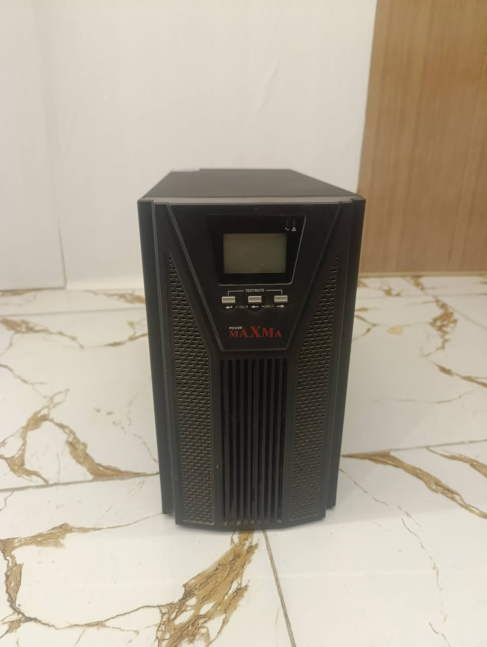 عكسه للبيع 10 امبيرات ماتفصل اخت الجديده 240الفولديه عوزه بس بطاريات 
السعر 250وبيه مجال قليل مكاني كربلاء 
***********
