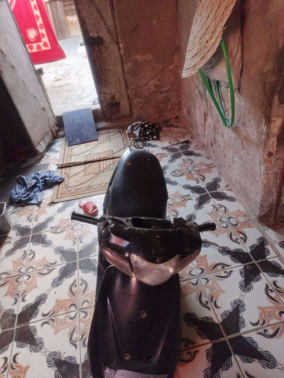 دراجة زازوكي
دراجة ما تشتغل فقط عوزها عقل فقط وتشغل طبيعي
الدراجة جانت تشتغل بس احترك العقل مالها
الدراجة باتري موجود لايات أمامي يتشغل على الداينمو الكلوبات خلفيا شغلاة بس ماكو كلوبات ونقص خشاطتهاا الأصيلة وتشغل سلف 
الدراجة, 125 وبيها مجال لطيبين
المكان بصرة
الرقم ***********
