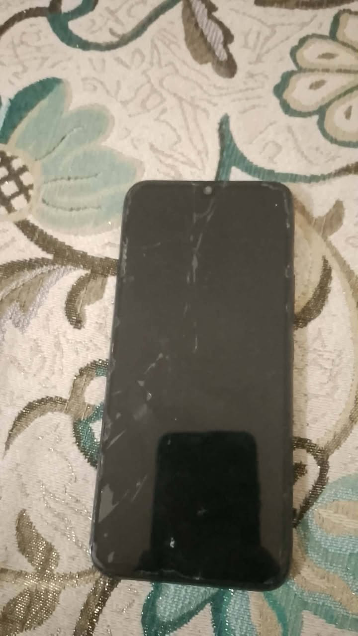 #عرض_نارررر 🔥🔥🔥
سلام عليكم عندي موبايل lnfinix smart6 للبيع مفتوح 
الشاشة بهية كسر بس ما يبين
بصمة اصبع
وفتح على الواجهة
سلاسة اللمس جيدة 
السعر: 25الف قفل لا اكثر ولا اقل
مكاني موصل_حي الشيماء


**إذا كنت صاحب هذا الإعلان وتريد حذفه لأي سبب، رجاءا أرسل رسالة إلى الدعم الفني**