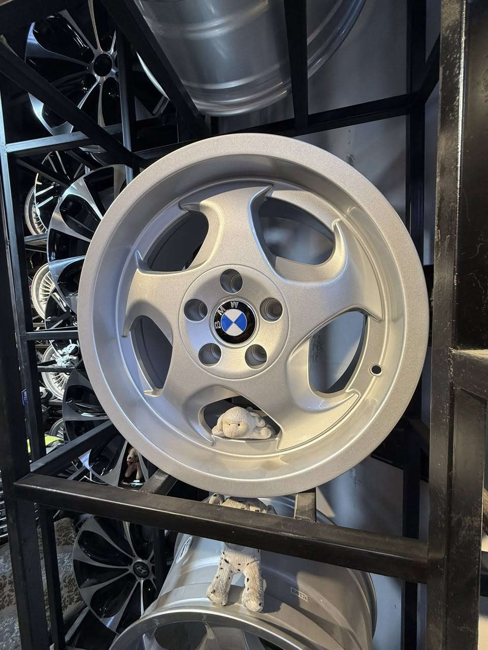 للبيع ويلات BMW M5 قياس 17 تو سايز، جديد طك كرتون 🔥
💰 السعر: 310$ وقابل للنقاش بالمعقول.

📍 المكان: بغداد – حي العامل، شارع 7 نيسان.

📦 متوفر توصيل لكل المحافظات.

📞 للتواصل واتساب: ***********
