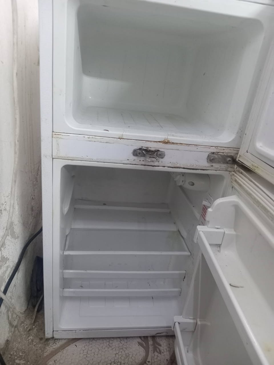 اغراض بيت للبيع. مكان جكوك. كاونتر 150بي مجال بس باب مشلوع موضح بالفيدو. ثلاجه حجم صغير شغاله ع فحص 50 الف 
القلايه هوائيه سلفر كرست 10لتر  باب الاول الاصليه اخذتها ب 80 الف.... اريدها ب 35


**إذا كنت صاحب هذا الإعلان وتريد حذفه لأي سبب، رجاءا أرسل رسالة إلى الدعم الفني**