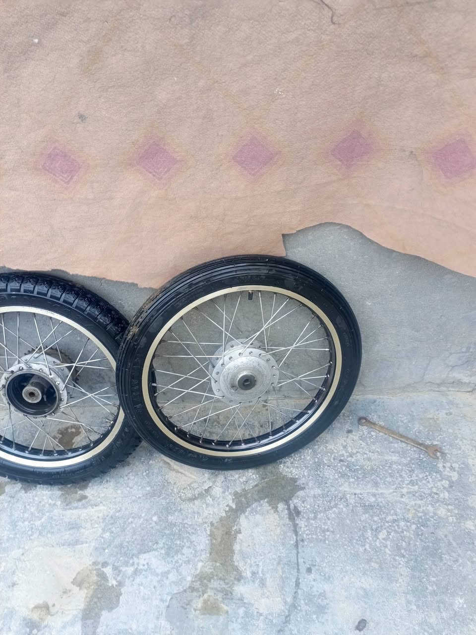 سلام عليكم رنكات بلاديه للبيع اهنه وتارات كاملات جيب وشد سعر 75قفل لشراي راسلني رقم الهاتف ***********.ولي مو شراي اطلع كبل
