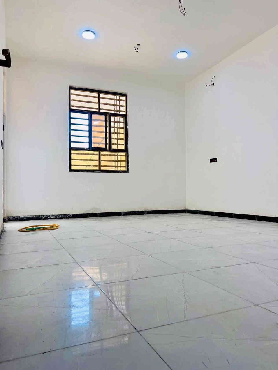 ***********
يعلاً مكتب عقارات الواحه عن 

دار للبيع في شط العرب الجزيره مقابيل شارع زين العابدين مساحه 160م 
قريب على الشارع الجزيره الرئيسي

يحتوي على غرفتين وصاله واستقبال وصحيات ومطبخ وگراج 
نوع العقار طابو صرف زراعي سند 25 بأسم عراقي 

السعر 97 وبي مجال 
لتواصل على ***********
