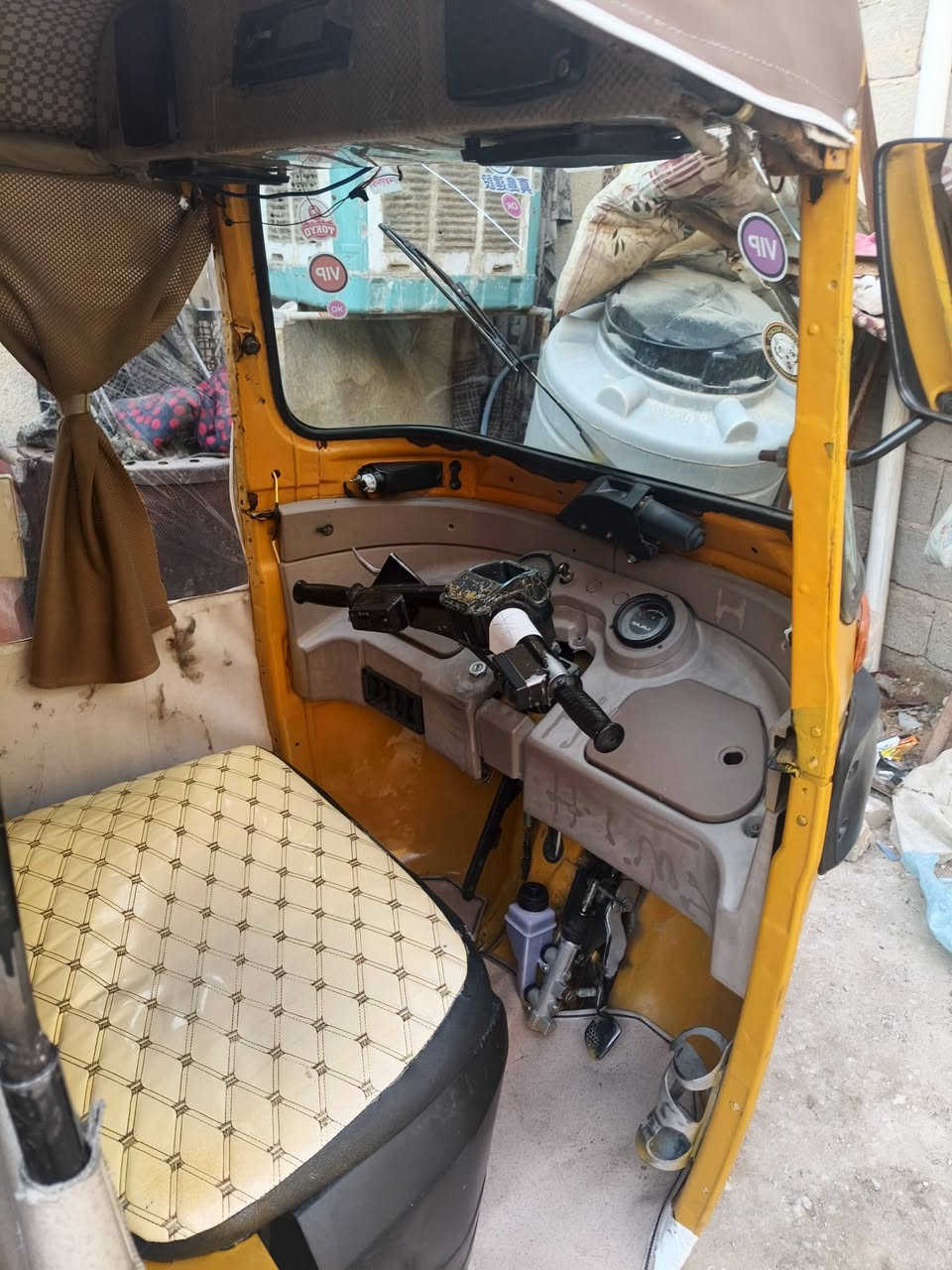 السلام عليكم تكتك مديل 18تكتك مرتبه حلوه مابيه نقص كلشي السعر 4ملاين وبيه مجال للشراي الشراي يتصل على الخط ***********
