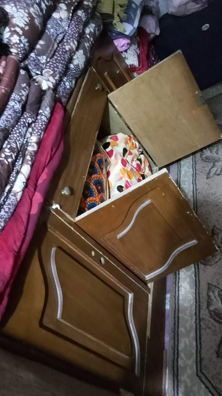 جربايه نفر وجربايه طابقين ثنيهم ب٧٥ الف وبوفيه ب٥٠ الف مستعجلين كلش عنوان بغداد زعفرانيه ***********
