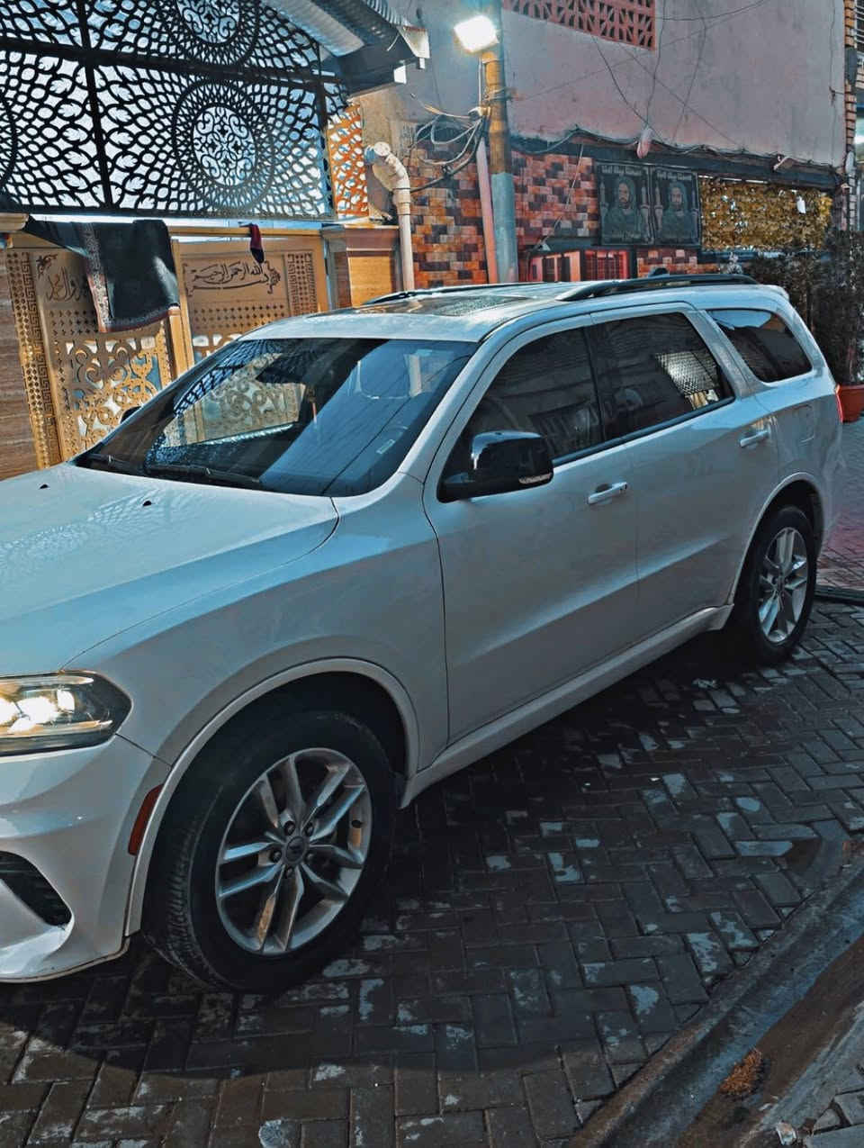 سلام عليكم
دودج دورانكو  GT PLUS 2023 🇺🇸

 🚩
حجم المحرك : V6 (3.6L)
اللون: ابيض

السياره نظيفه دهن موبر وكالة .
عداد المسافة :56mi  

الحادث : فقط  ع كد مسطره صبغ الجاملغ الأمامي جميع الايرباكات سليمة 🚦

المواصفات فول 1/1✅

فتحة سقف
تشغيل عن بعد
مقعد السائق خزن 
رادار امامي ( تثبيت مسار مع مانع تصادم )
رادار جانبي ( نقطة عمياء )
ماسحات تشتغل اوتوماتيك مع المطر
مانع تصادم خلفي 
كامرة خلفية دواره
كشنات تدفئةوتبريد
ويل كب حجم 20 كروم
ستيرن رياضي على شكل حرف D مع تدفئة 
كشنات تحكم كهرباء 
شفتات ستيرن
دخول ذكي بصمة ابواب
صندوك كهربائي 
حساسات خلفية 
مراة جانبية هيتر 
وضعيات قيادة سبورت وايكو
شاشة ابل كار بلي واندرويد اوتو 
اوتو ستارت ستوب 
تشغيل عن بعد 
لايتات زينون وكالة
بلوجكتر زينون
بصمة ابواب 
تبريد 3 قطع مركزي. 

مكان السيارة بغداد 
(رقم بغداد )
 رقم الهاتف***********

ملاحضه :السياره امفوله ولنظافه احلى من المواصفات
