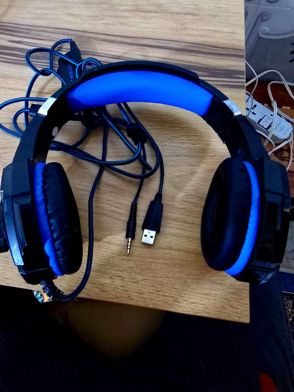 السلام عليكم 
اللي تفيدة شغلة يكتب عالصورة انطي سعرها
واللي ياخذهن شلع ابيعهن بسعر مناسب


**إذا كنت صاحب هذا الإعلان وتريد حذفه لأي سبب، رجاءا أرسل رسالة إلى الدعم الفني**