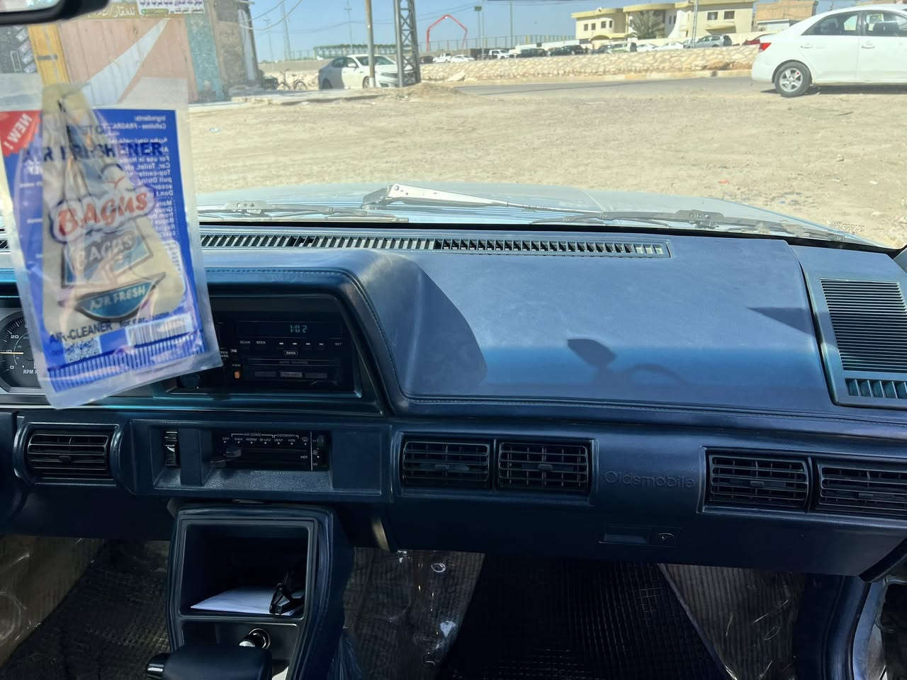 سيارة اولدز موبيل على وضع الشركة سبير ما نازل موديل ١٩٩٠ رقم بغداد الدولي الجديد السنوية لغاية ٢٠٢٩السيارة باسمي تحويل ثاني يوم هزة جديدة مصبوغة عام للجمالية مكفولة من الضربة والبارد شرط تبريد ثلج وتدفئة كلشي بيهة شغال مكينة وكير البلاديات تخم تاير جديد كلشي بيهة موجود من غراض الشركة حتة السويج الاحتياط السعر ٩٠ ورقة وبيهة مجال بسيط مكانهة بابل الاسكندرية للاستفسار على الرقم ***********
