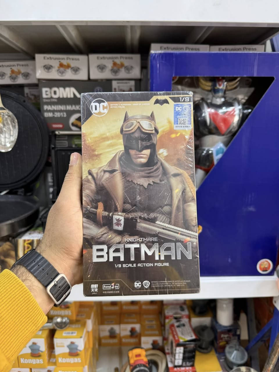 شخصية باتمان نايتمير (Knightmare Batman) بمقياس 1/9 من إنتاج شركة FondJoy. 
يأتي المجسم مع معطف بني مغبر، نظارات واقية، ومجموعة من الأسلحة والاكسسوارات. 
يبلغ ارتفاعه حوالي 19 سم ومصنوع من مواد PVC و ABS. 
السعر خاص 
متوفر توصيل لجميع محافظات العراق


**إذا كنت صاحب هذا الإعلان وتريد حذفه لأي سبب، رجاءا أرسل رسالة إلى الدعم الفني**