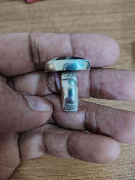 السلام عليكم خاتم داوودي يماني القياس 21 صياغ يدويه المكان بغداد ***********
