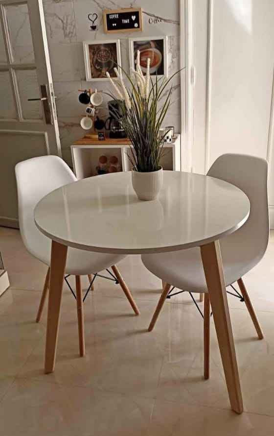 Salle à manger 
✅table avec deux chaise 80cm  
✅table avec 4 chaise 1m 
✅table avec 4chaise 1m20/80 
✅table avec 6chaise 1m40/80 الدار البيضاء, المغرب


**إذا كنت صاحب هذا الإعلان وتريد حذفه لأي سبب، رجاءا أرسل رسالة إلى الدعم الفني**