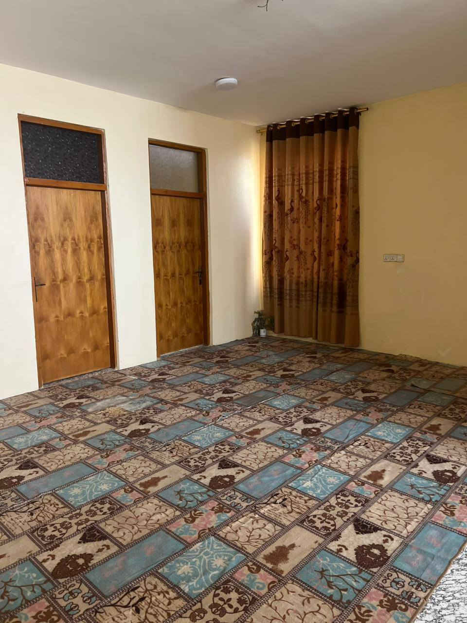 سلام عليكم
بيت جاهر طابقين
مساحه ١٦٠ متر مقاطعه ١٧٢ ٤ غرف صالتين استقبال ثلاث حمامات صب كونكريت
مطلوب اسكان ٤٠ مليون
السعر ١٥٠ مليون من ضمنها السلفه
للاستفسار ***********
