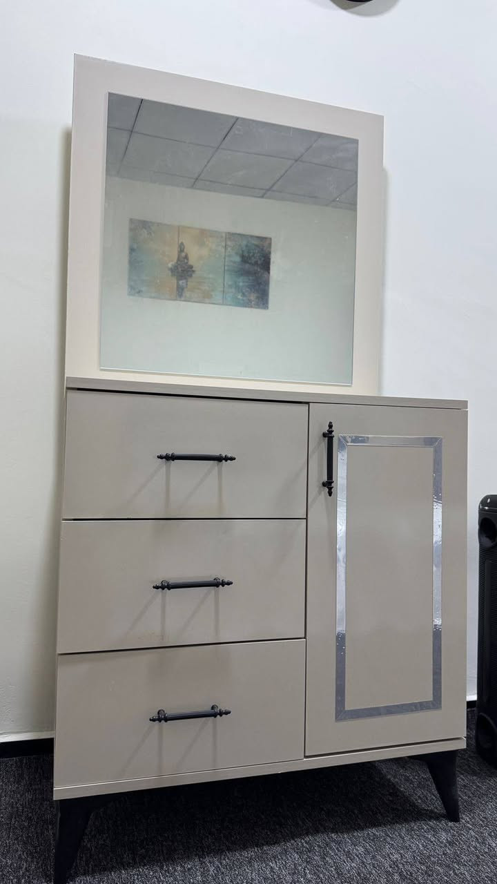 غرفه نوم تركيه مامستخدمة فقط مشدودة سعره 450 وبيهازمجال قليل مكان حي المطار الشراي يدخل خاص انطي رقم


**إذا كنت صاحب هذا الإعلان وتريد حذفه لأي سبب، رجاءا أرسل رسالة إلى الدعم الفني**