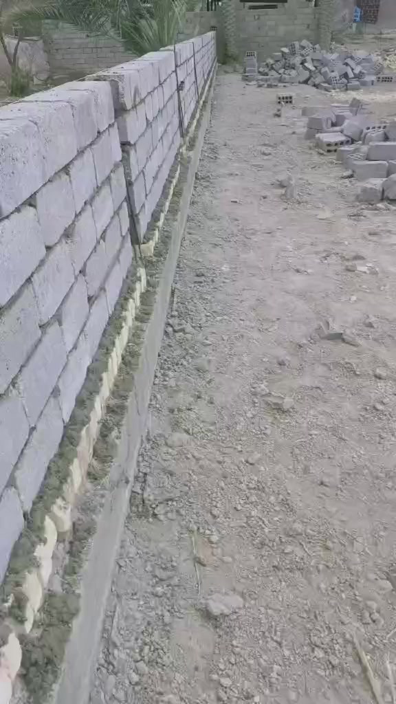 السلام عليكم
خلفه متفرغ اسمنت وجص وبورك
***********
