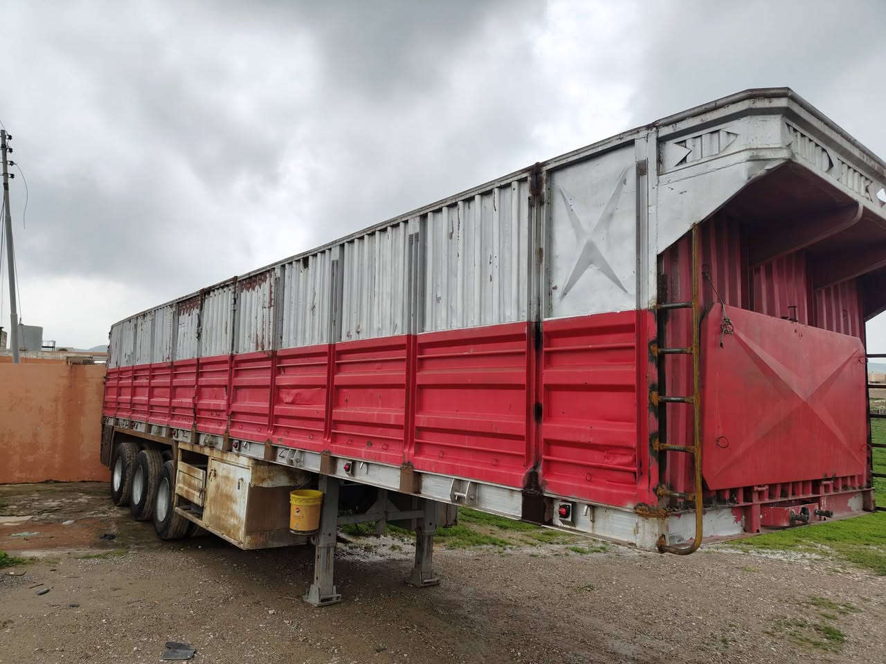 السلام عليكم ورحمة الله وبركاته للبيع عربانه شاصي محلي شرط
كفالا عامه الطول 12متر و30
والارتفاع 180 جاهزه عل شغل
توير نظاف حيل كهرب بريك كامل شرط كلا شقال صنديك مطبخ تانكي ماي ثلاجه جادر جديد شتوي عربانه جاهزه عل شغل
العنوان موصل اخوكم ابوثامر مكلف بنشر للاستفسار الاتصال
***********☎️ 
*********** ☎️
