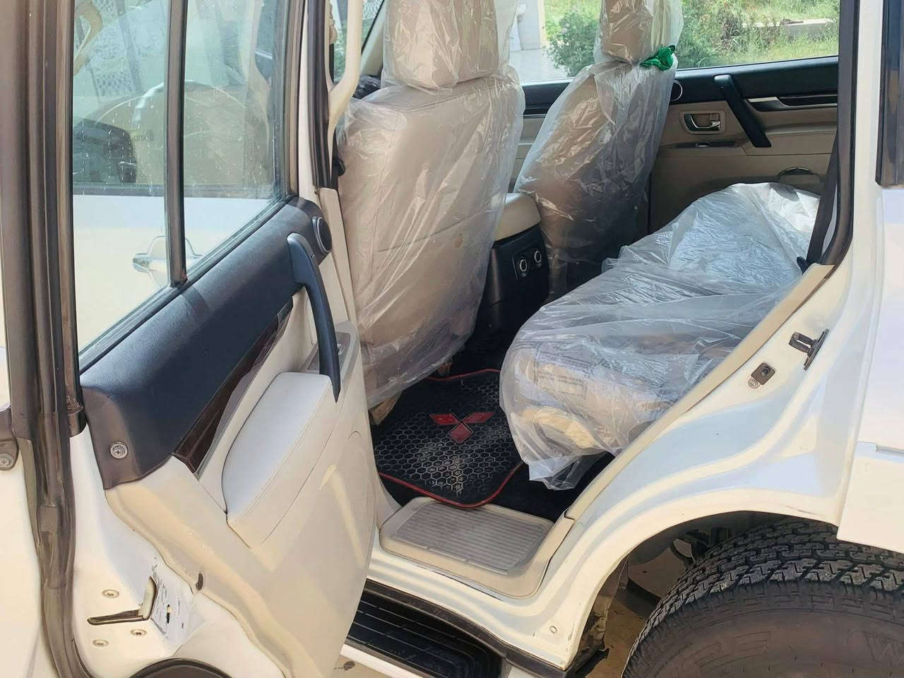 سلام عليكم باجيرو 2010 فول حبتور محرك 3500 رقم بغداد مشروع وطني سياره كفاله سونار مرفق بالمنشور مكان السياره واسط السعر 136..) ***********
