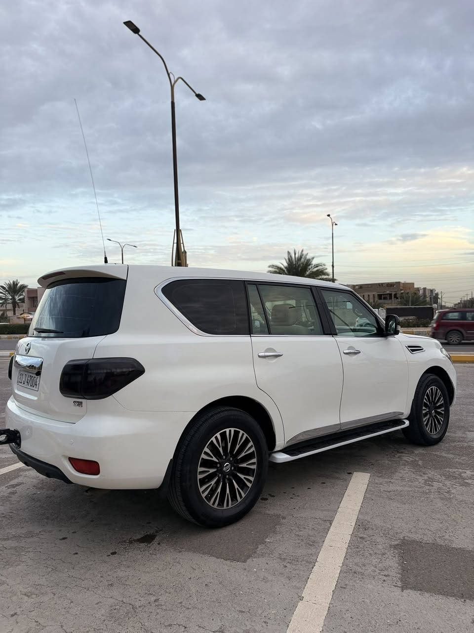 السلام عليكم                                                                              نيسان باترول 2011 خليجي SE
محرك 5.6 الصغير المرغوب
سياره بانزين عادي 
صندوك كهرباء
السياره سلايد روف 
رقم بغداد باسمي ورقمه حلو 
السياره كلش حلوه وما متعوبه 
السياره محرك جديد راديتر جديد 
كلج بنكه جديد منظومة بريك ودسكات جديده 
تخم تاير جديد 
منظومة زنون كلش حلوه 
هايدرولك كير جديد مبدل 
السياره مصبوغه عام 
بس مكفوله من الضربه والدعمه 
صور قبل ما تنصبغ موجوده 
السعر 195 وبيه مجال 
*********** 
***********
