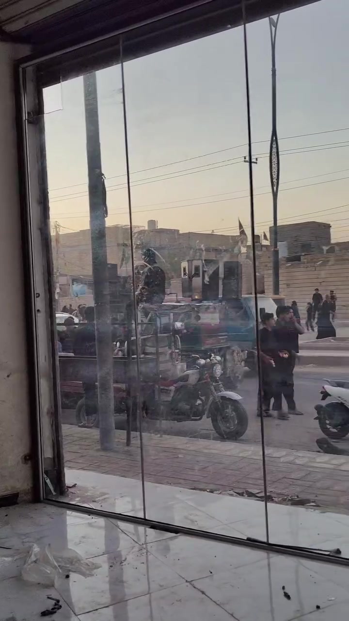 عمل واجهات وجام خانات 
وتصليح بيبان زجاج وصيانا 
وفتح وشد مكانه الناصريه 
نشتغل للاقضيه ونواحي 
رقم تواصل ***********
