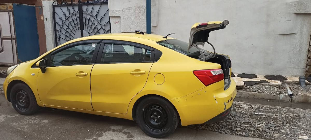 كيه ريو 2013
محرك معمر صارله سنه 
الضرر جاملغ جهة اليمين 
وبيها طخات خفيفه مال تكسي

هيئة وغرامات صفر 
السعر 90 وبيها مجال شي قليل 
التواصل ع الرقم ***********
