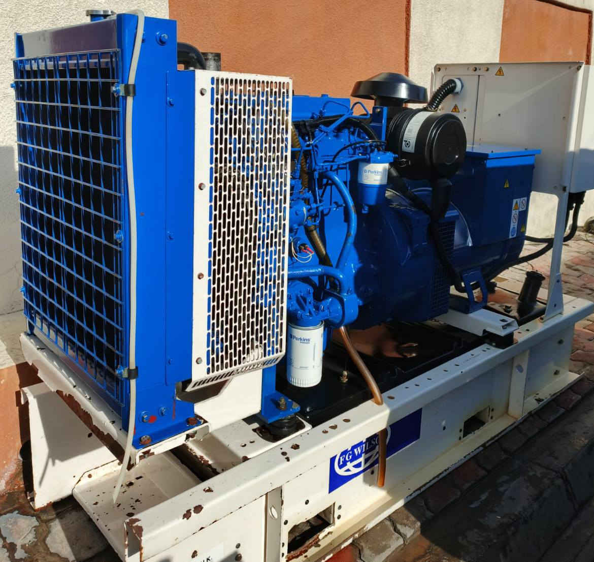 سلام عليكم 👋
للبيع مولده بلادي أوربي نوع بيركنز انكليزي افجي ولسن 100 ملم  اوتو 82 كيفي موديل 2014 عدد ساعات التشغيل العمل 366 ساعة ملاحظة مولده على وضع شركة سعر اتصال على رقم ***********
***********
