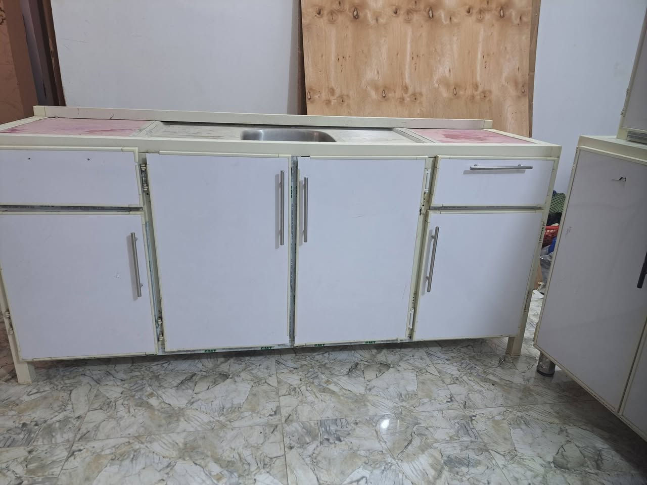 كاونتر ٣ قطع ارضي وملحق وسنك كل قطعه مترين ونص سعره ٤٥٠


**إذا كنت صاحب هذا الإعلان وتريد حذفه لأي سبب، رجاءا أرسل رسالة إلى الدعم الفني**