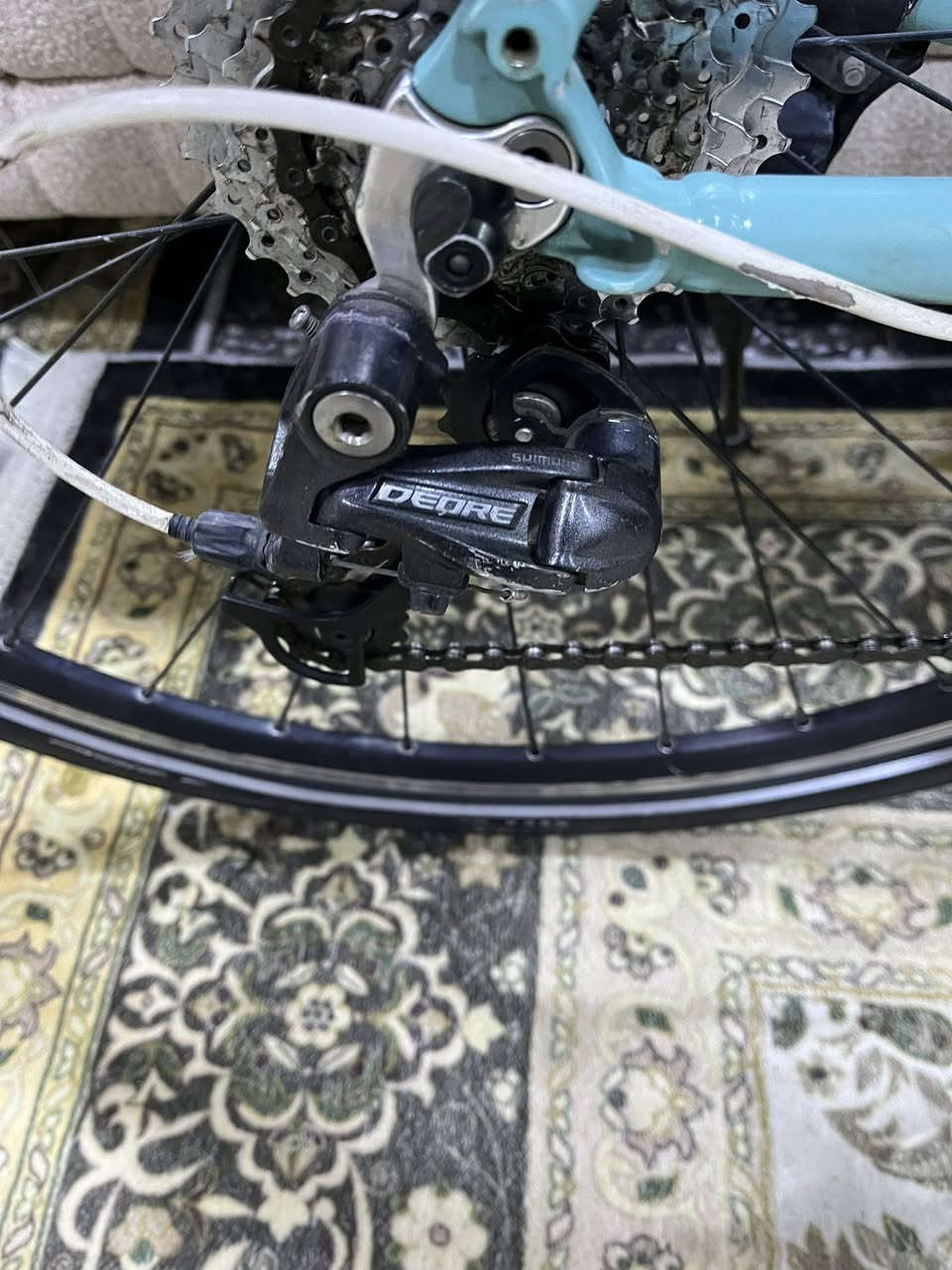 السلام عليكم كباتن للبيع دراجة بيانكة
حجم الفريم L52 سيت ديور بل كامل 
3/9 السعر 250الف 
***********
