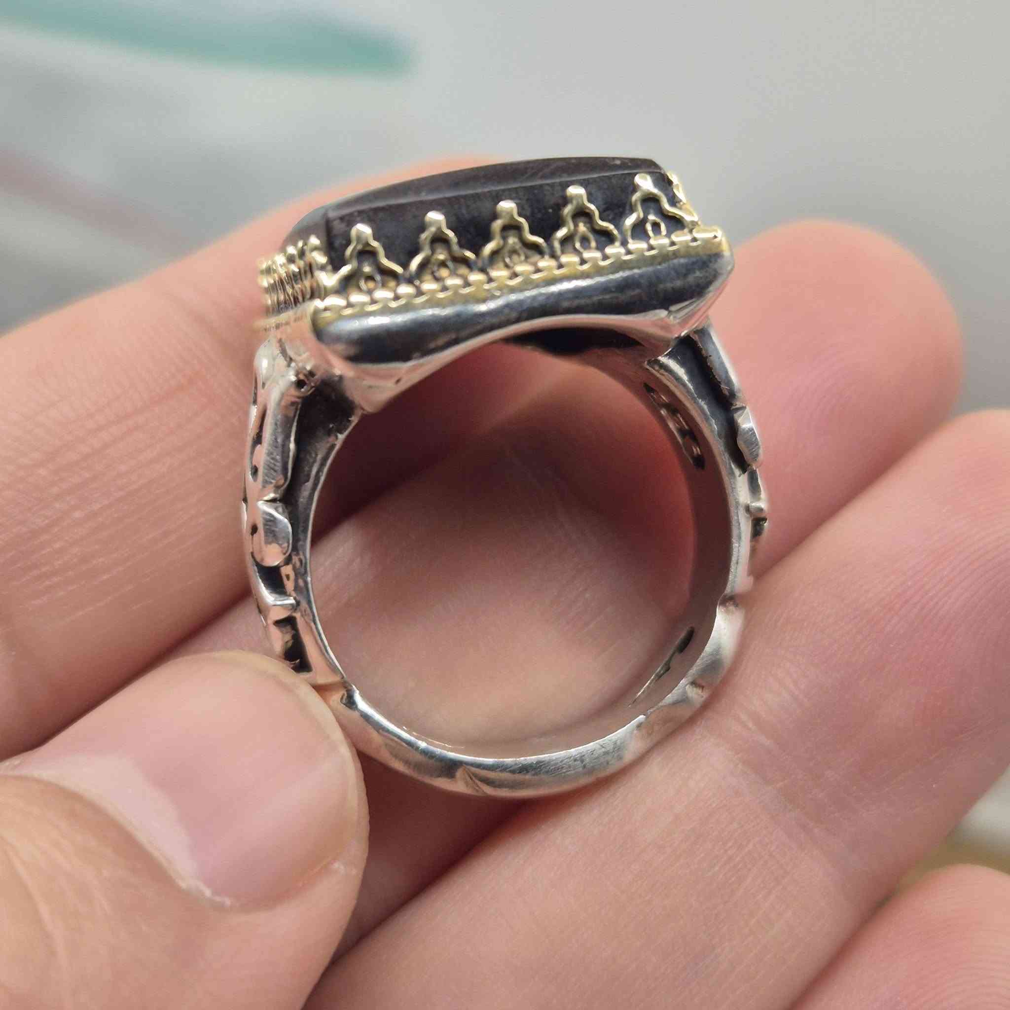 حياكم الله
شفة العبد الترابي ( العقيق اليماني )  
[ لا معالجة _ لا تجمير ] حــُر 
توثق المعلومات في كرت الضمان
حجم الفص [ 2.0 × 1.5 ] سم 
فضة ثقيلة عيار 930 / قياس 22 _ 23 
السعر ملائم بالنسبة لهيج قطعة فاخرة 

💳 كارت ضمان مختوم (أصالة المنشأ & غير معالج )
🚗 خدمة توصيل كل مناطق العراق
للإتصال و المراسلة : ***********

📍العنوان /  الكوفة _ شارع كوفة نجف الرئيسي _ مأكولات خوخة _ الشارع الفرع للمطعم
