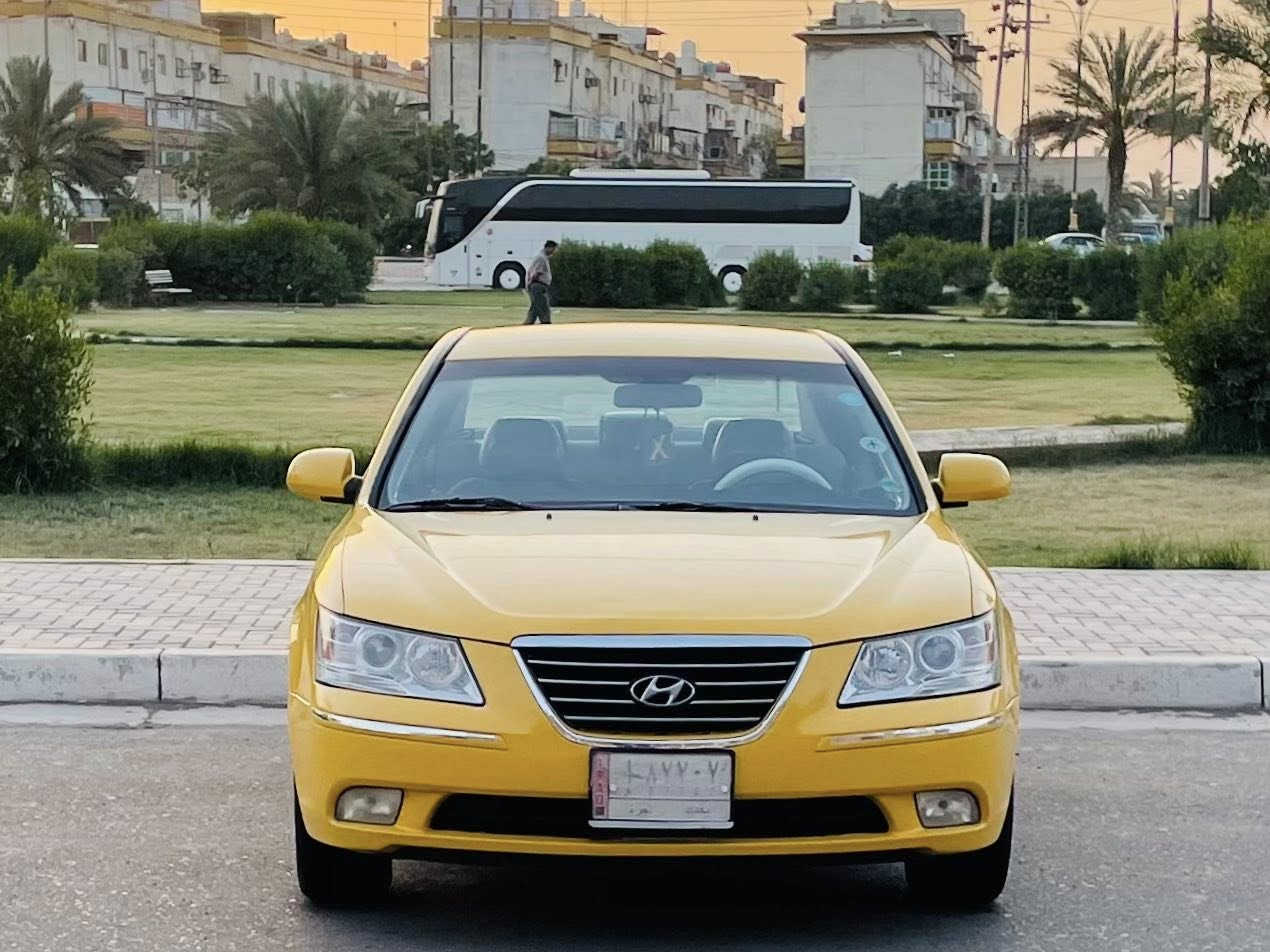 سلام عليكم سوناتا موديل 2010 وارد امريكي حادث باب بدون دواخل فقط ولباقي مكفولة كفالة عامة اليبل وآحد سيارة جديدة وجاهزة من كلشي تبريد ثلج حدادية تخم تاير كير ومكينة دوش مامفتوحات مكفولات سنوية الغاية 2028 هيه غرامات مصفره خط كربلاء بغداد سيارة شرط احله من صور السعر 110  الأستفسار علا رقم *********** مكان سيارة كربلاء

