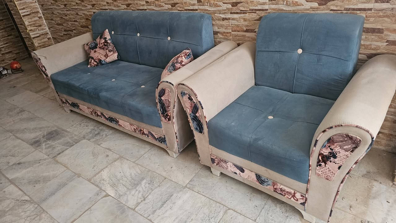 السلام عليكم
تخم للبيع عشر مقاعد نظيف كلش 

سعر 225 

المكان الديوانية ام الخيل 

للتواصل ***********
