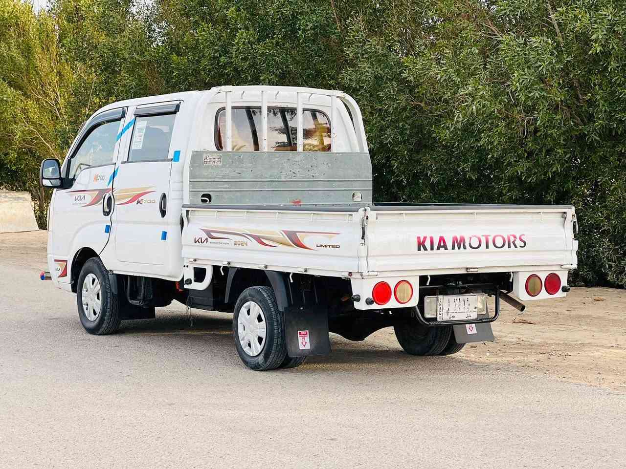 السلام عليكم كيا بنگو 2006 السياره جديده كفاله من الضربه والتبديل والخياس مكينه كير حداديه تخم تاير جديد  ارضيه جلد كهربائيات كله شغاله تبريد +تدفئه رقم بابل مشروع وطني سنويه مجدده 2029 تحويل مباشر السياره جاهزه وجديده مال جناي تراي وين ما يعجبك لاتصال على الرقم التالي من الهاتف ال
***********اثير 
***********اسيا 
***********كورك
