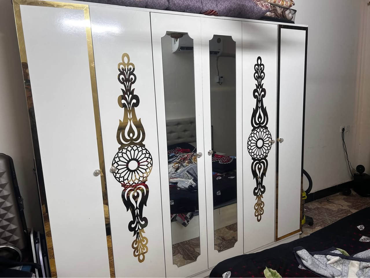 غرفة نوم نضيفه كلش مصارلي سنه من اشتريتها معروضه 300 الف وبيها مجال العنوان بغداد الشعب 
*********** بغداد, العراق
